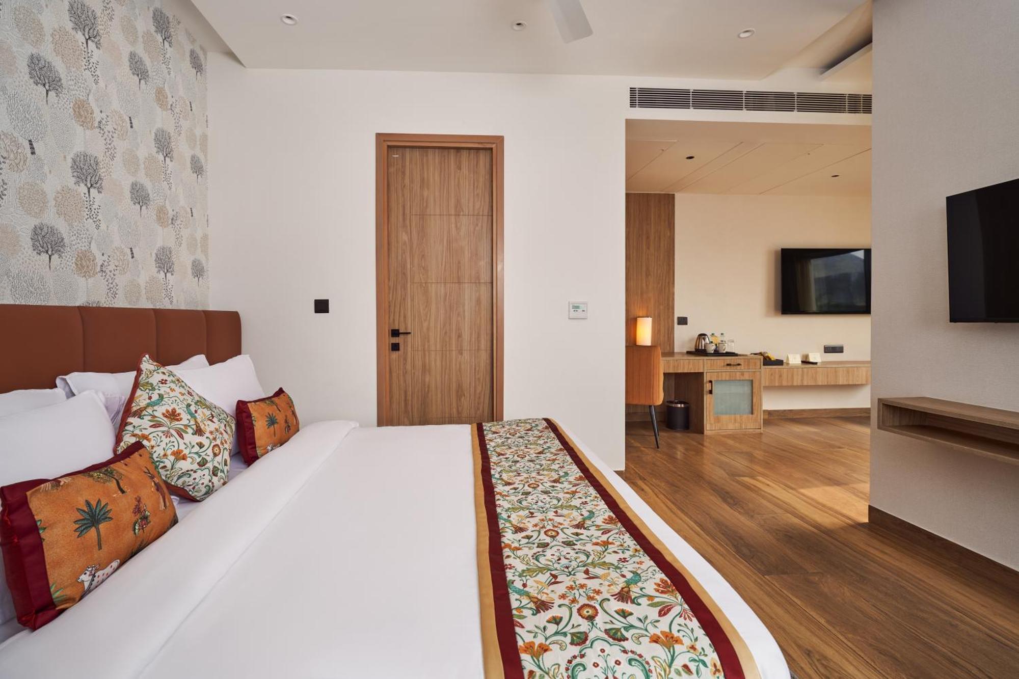Triptam Vrindāvan Extérieur photo