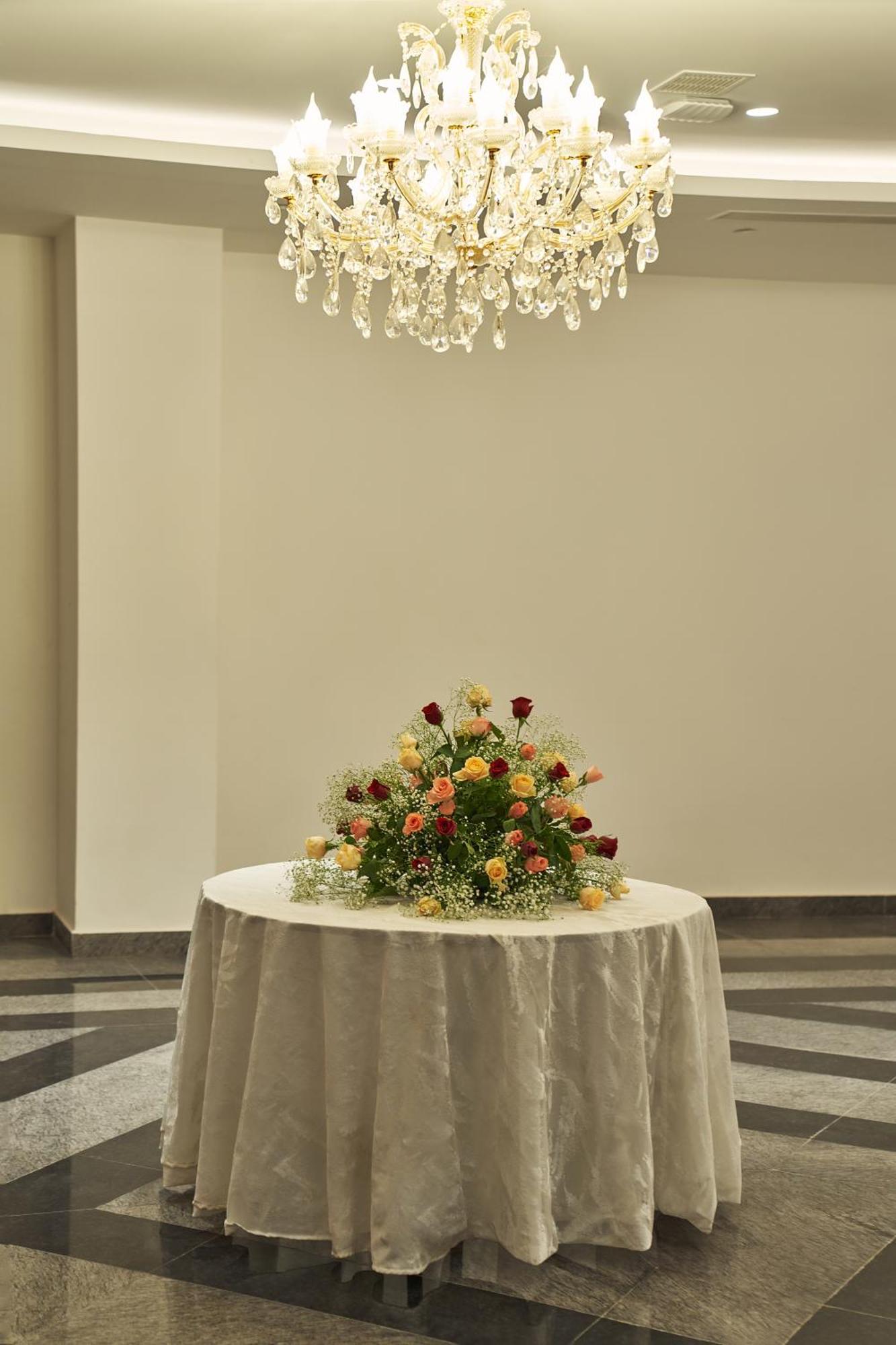 Triptam Vrindāvan Extérieur photo