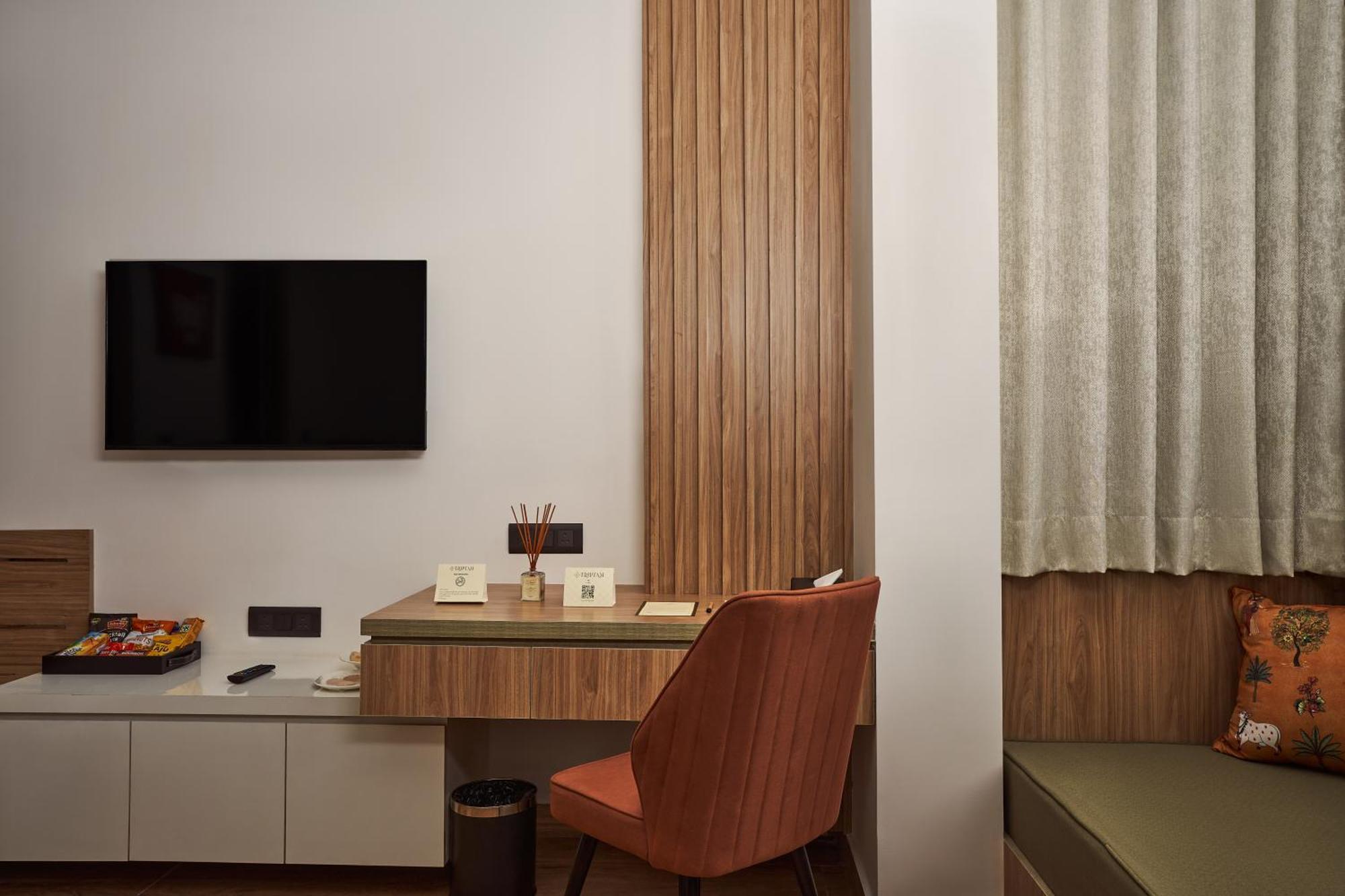 Triptam Vrindāvan Extérieur photo