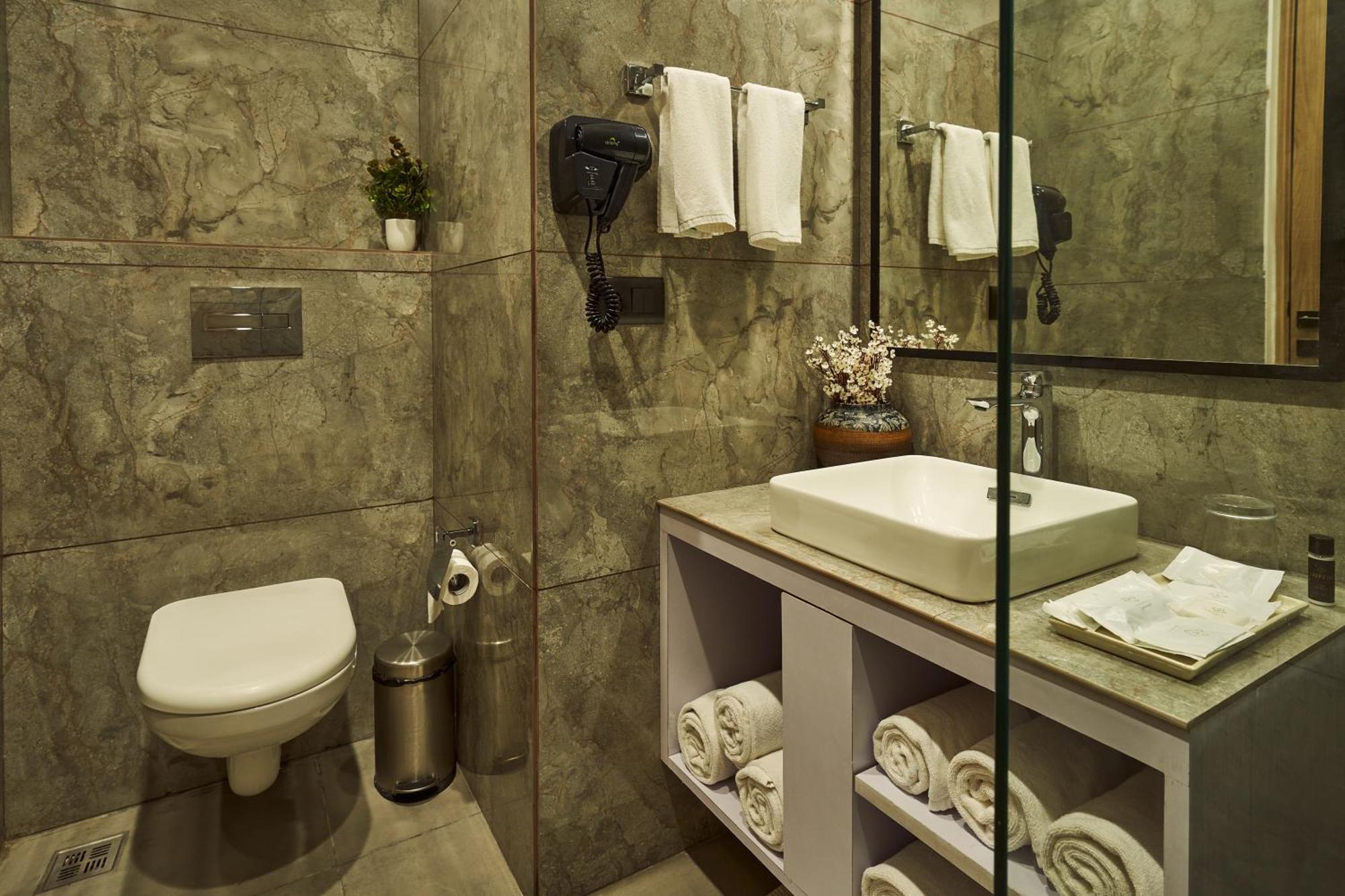 Triptam Vrindāvan Extérieur photo