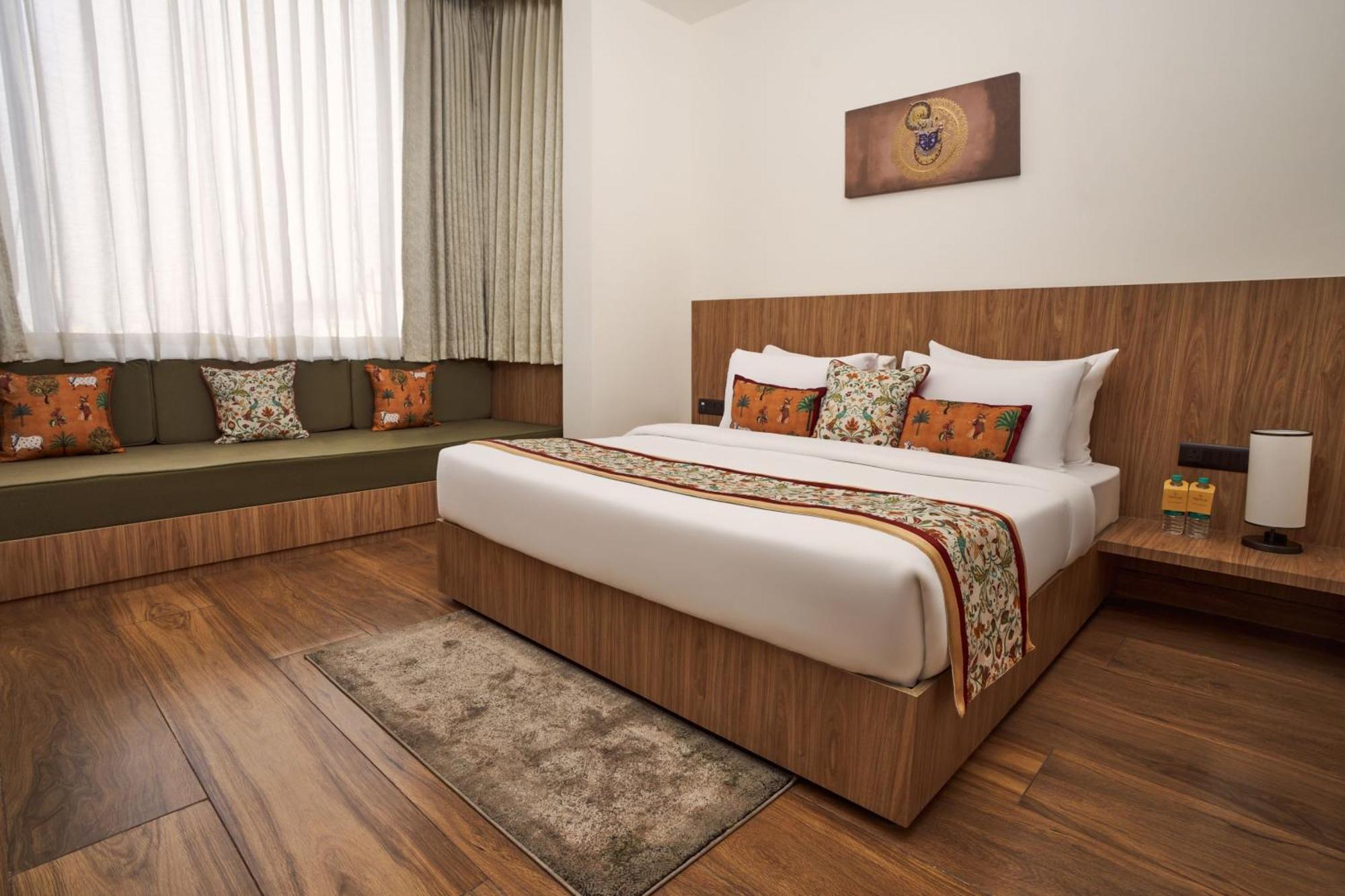 Triptam Vrindāvan Extérieur photo