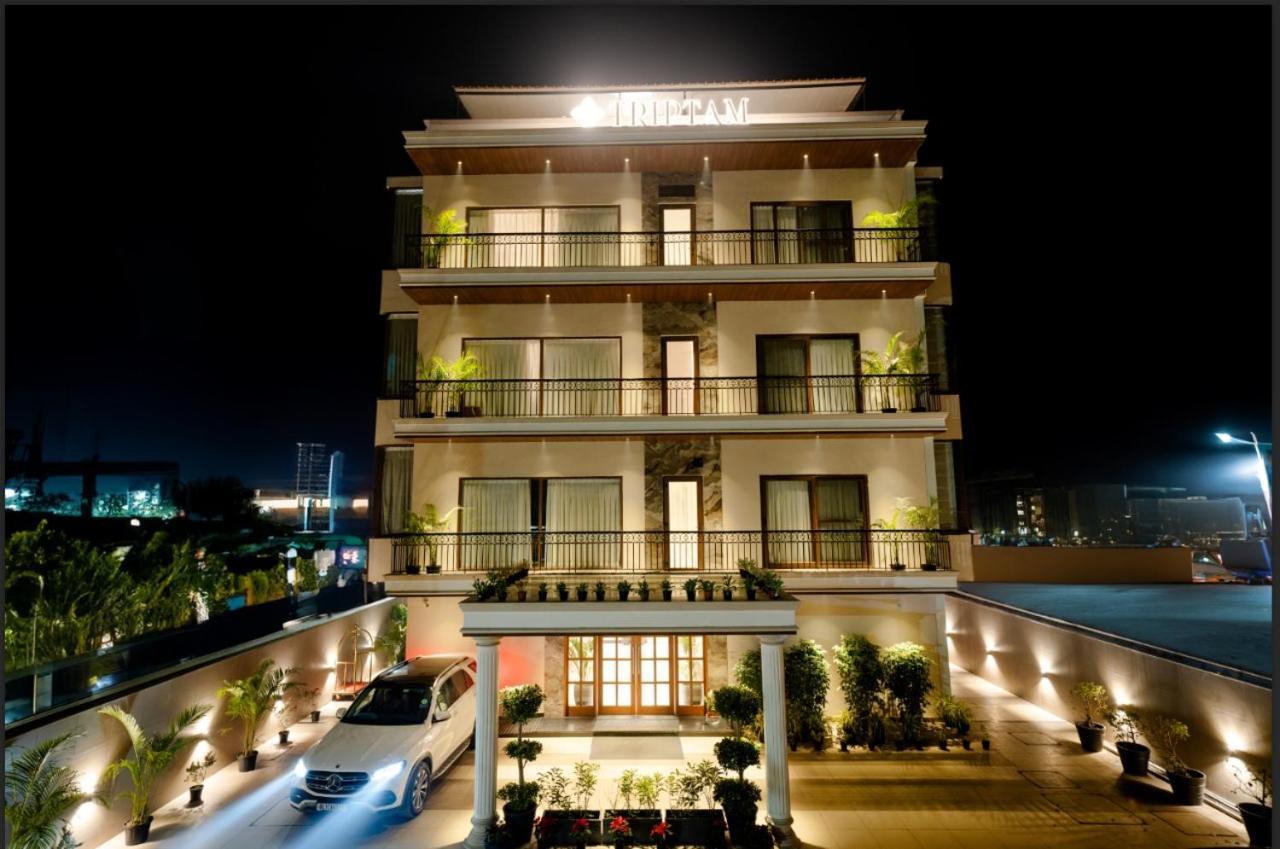 Triptam Vrindāvan Extérieur photo