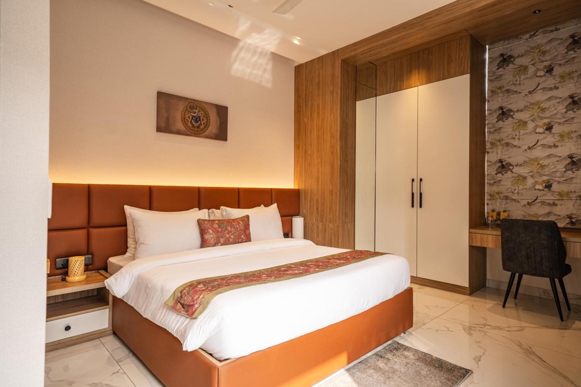 Triptam Vrindāvan Extérieur photo