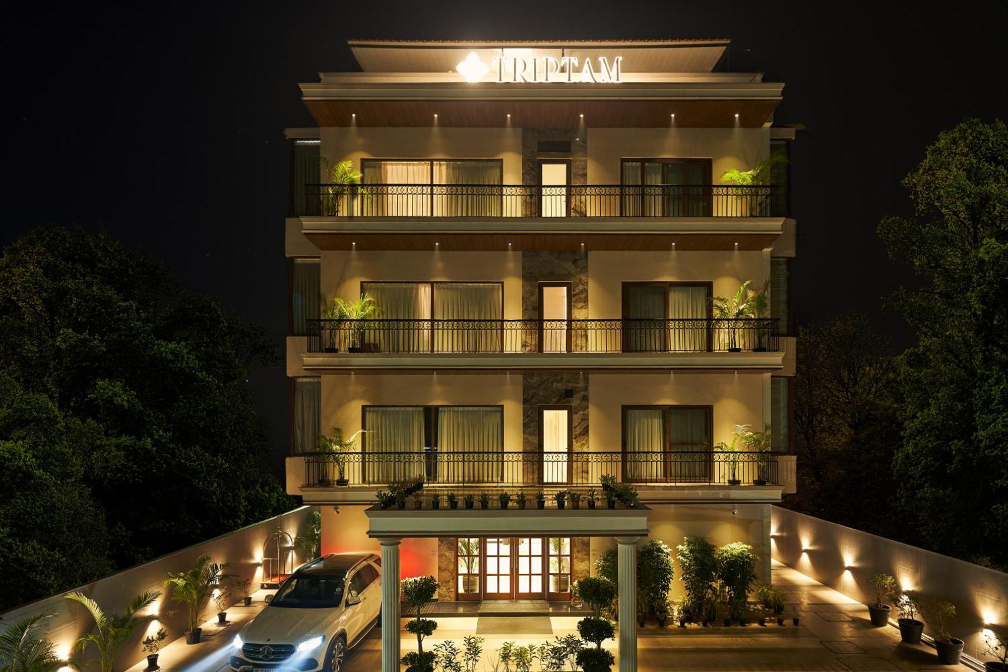 Triptam Vrindāvan Extérieur photo