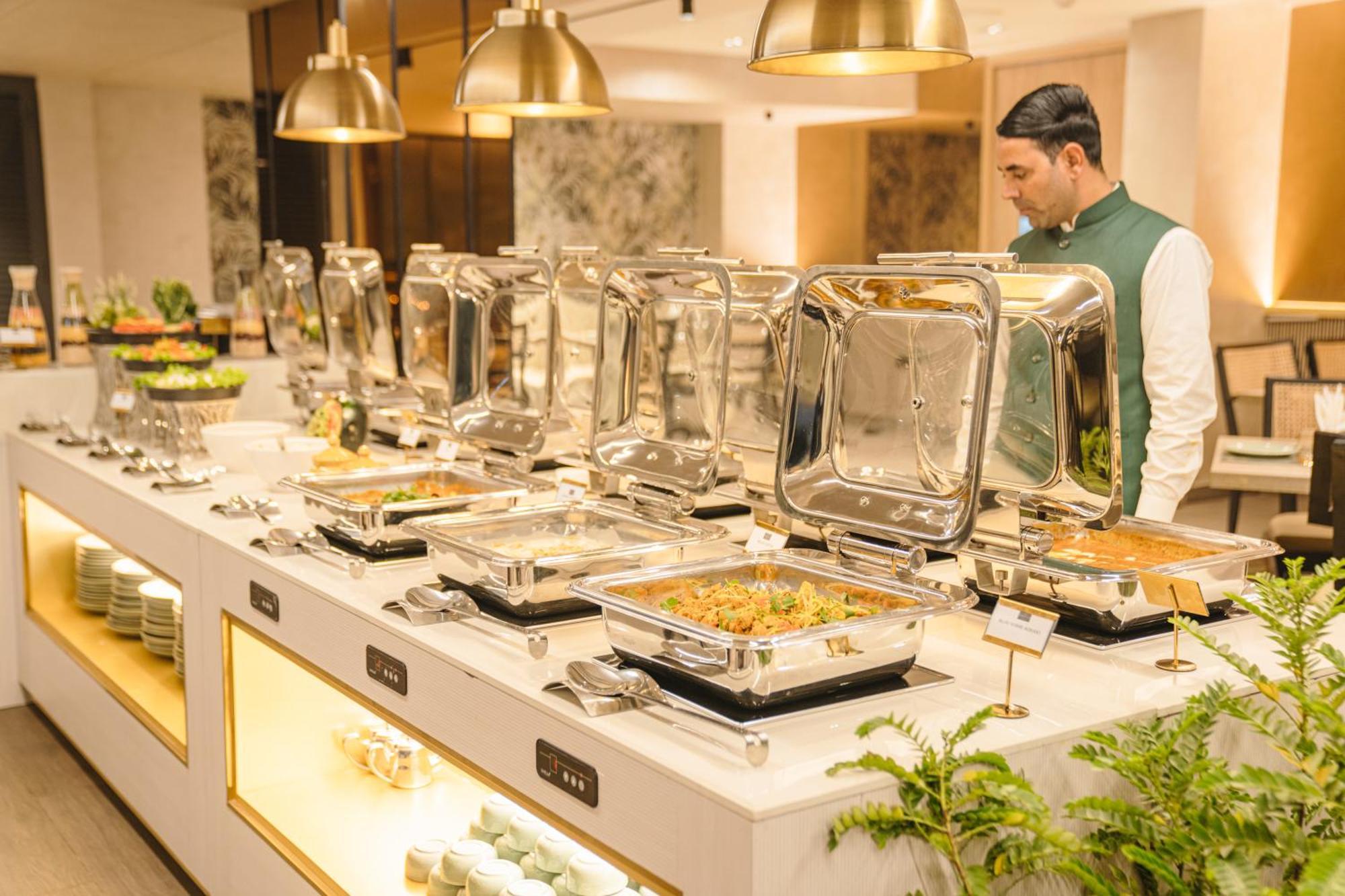 Triptam Vrindāvan Extérieur photo