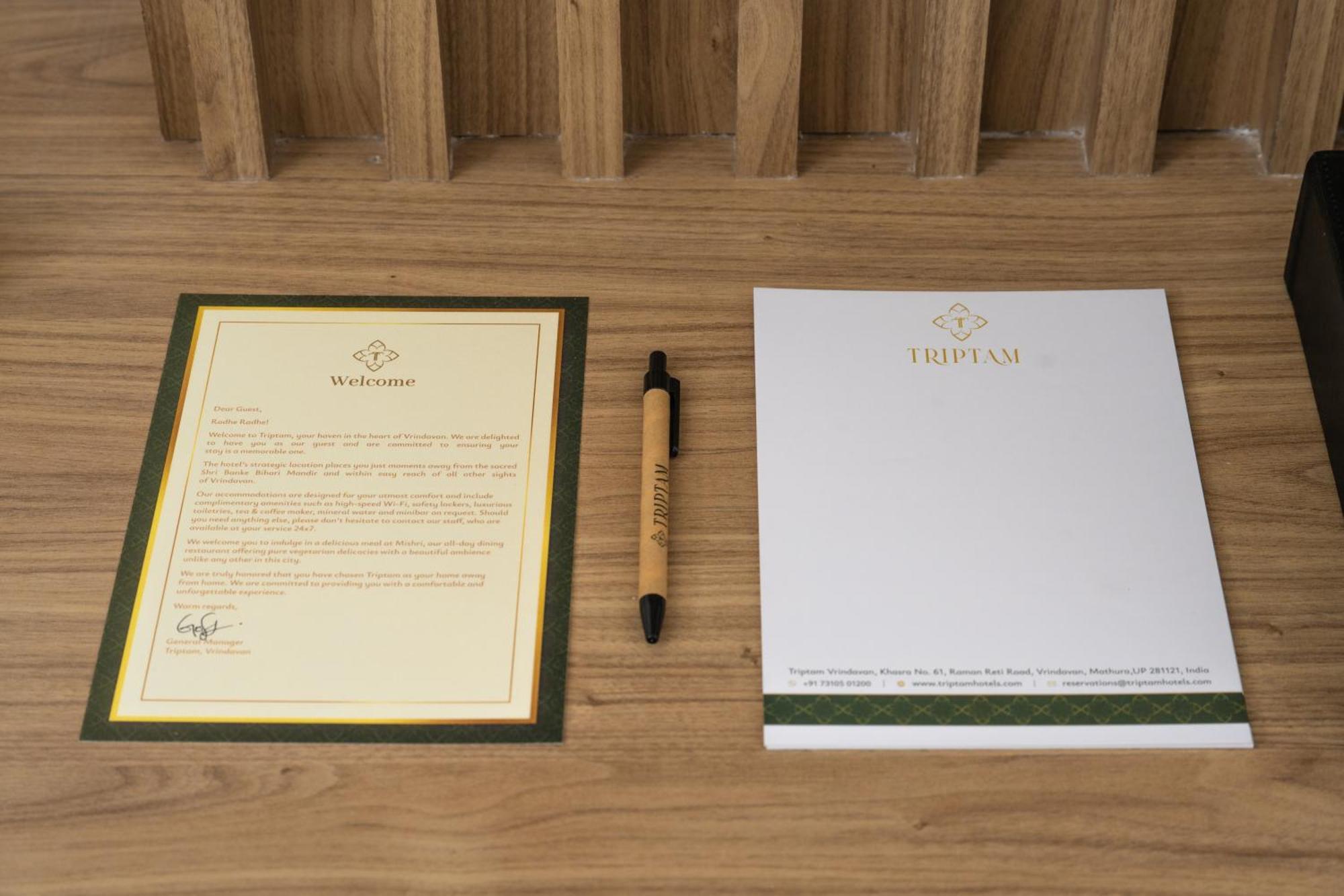 Triptam Vrindāvan Extérieur photo