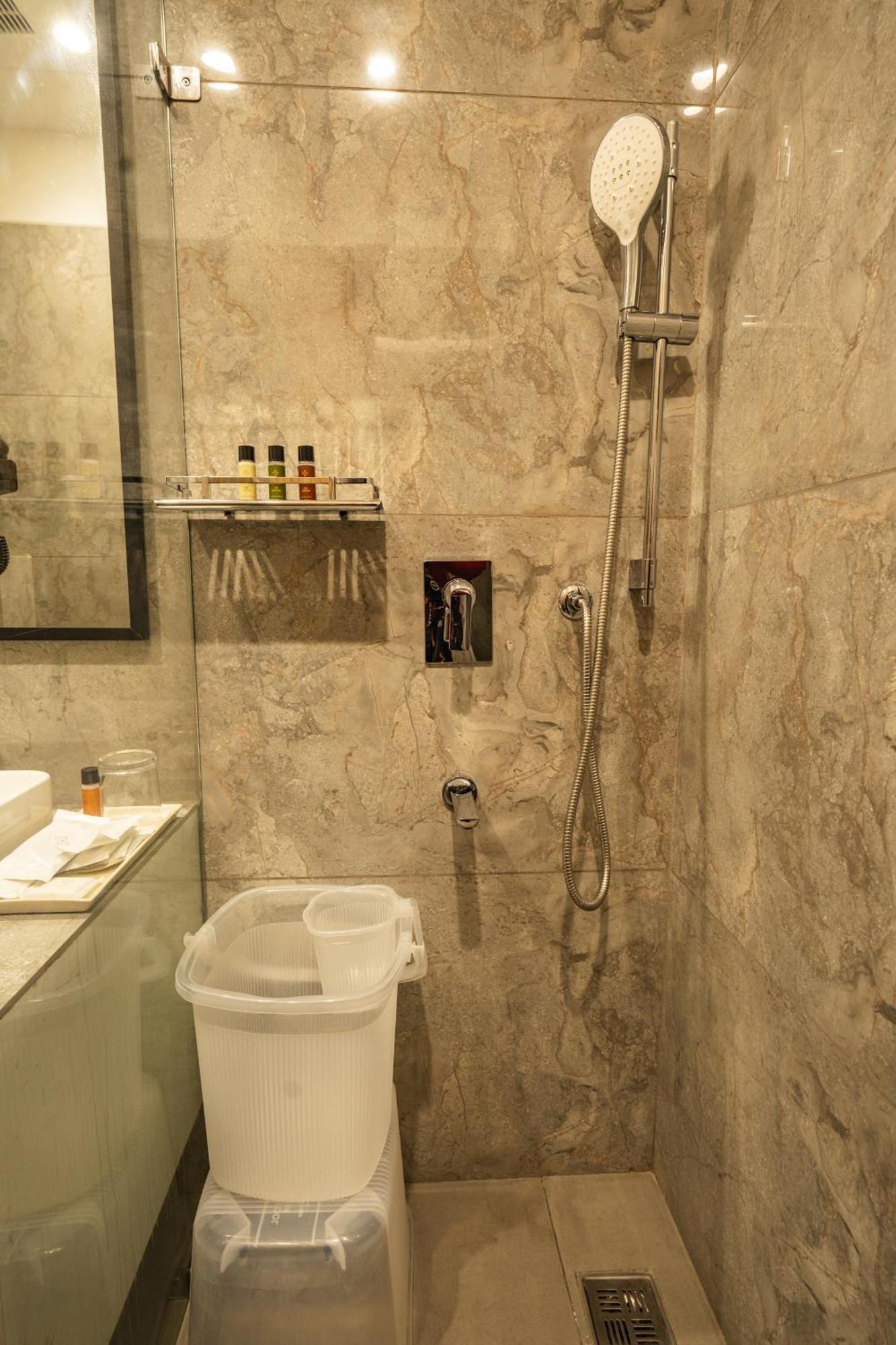Triptam Vrindāvan Extérieur photo